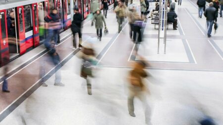 Onde di vita quotidiana: la fretta e la lezione della Gina