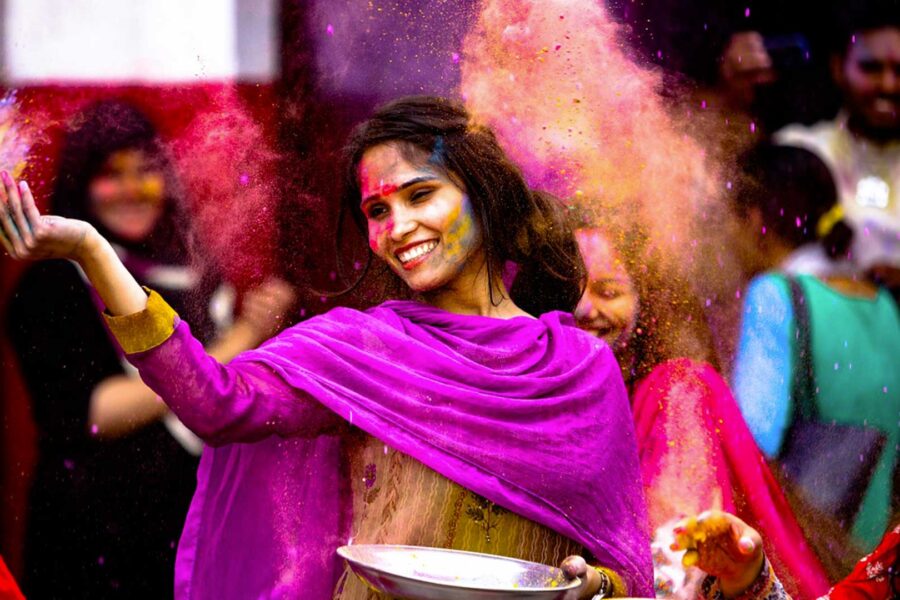 Holi, i colori e le parole di Amma, una festa della primavera dell’anima